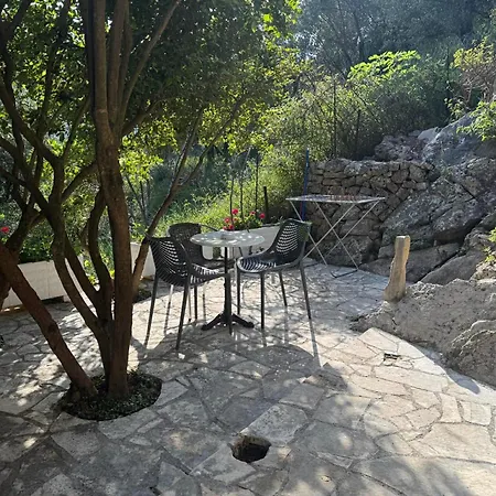 Christina's 3* Vathy (Ithaca)