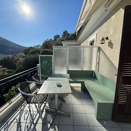Christina's 3*